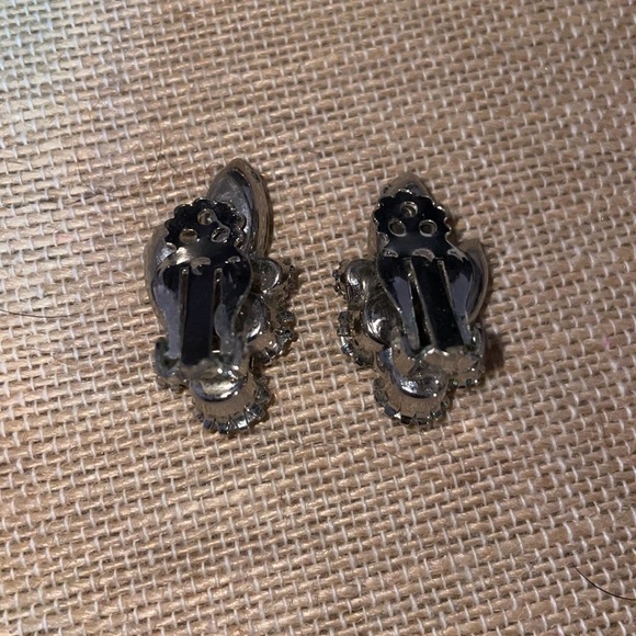 Vintage rhinestone pin and clip on earring set - Picture 5 of 7